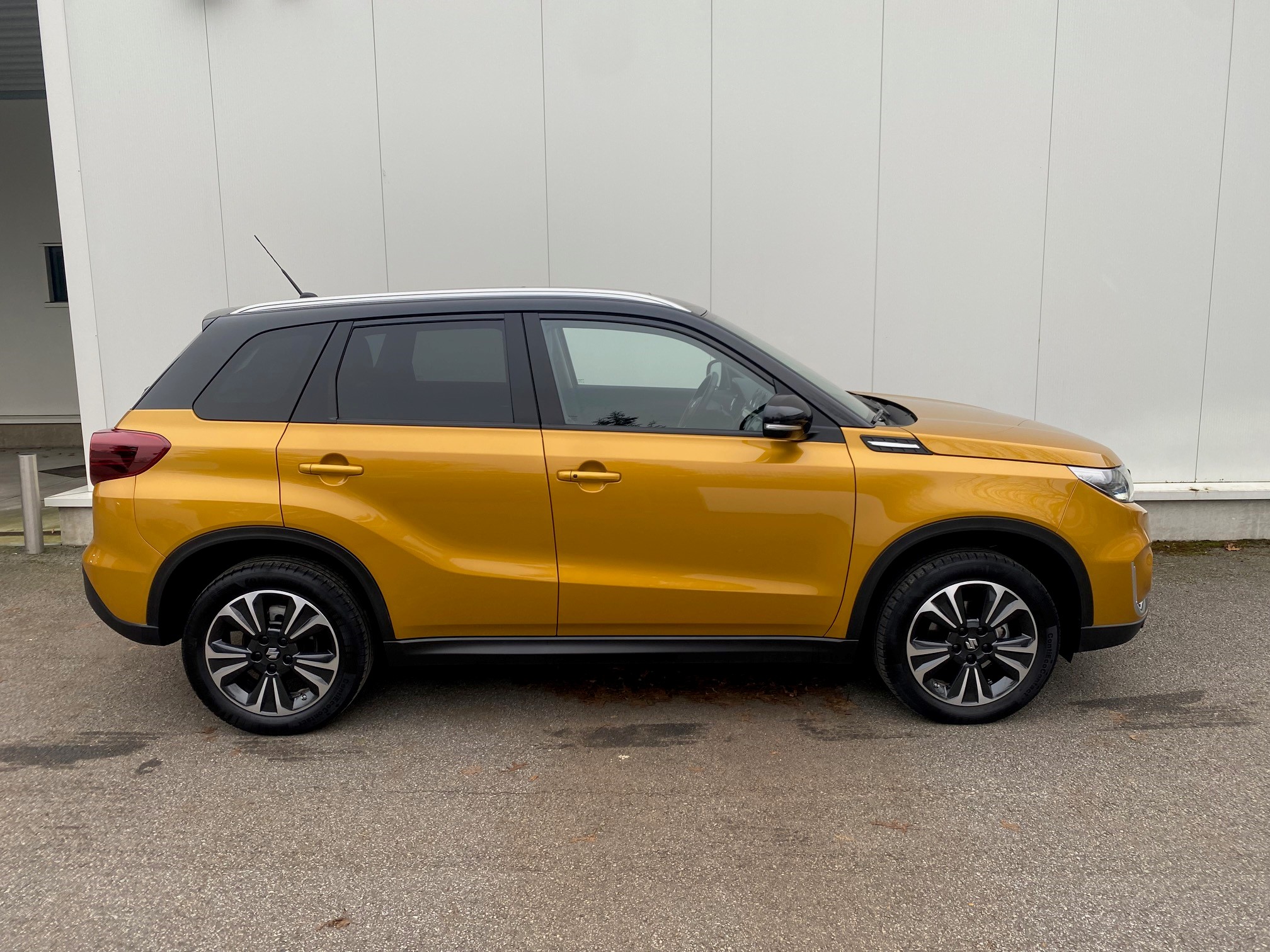 Suzuki Vitara GLX Geel 2