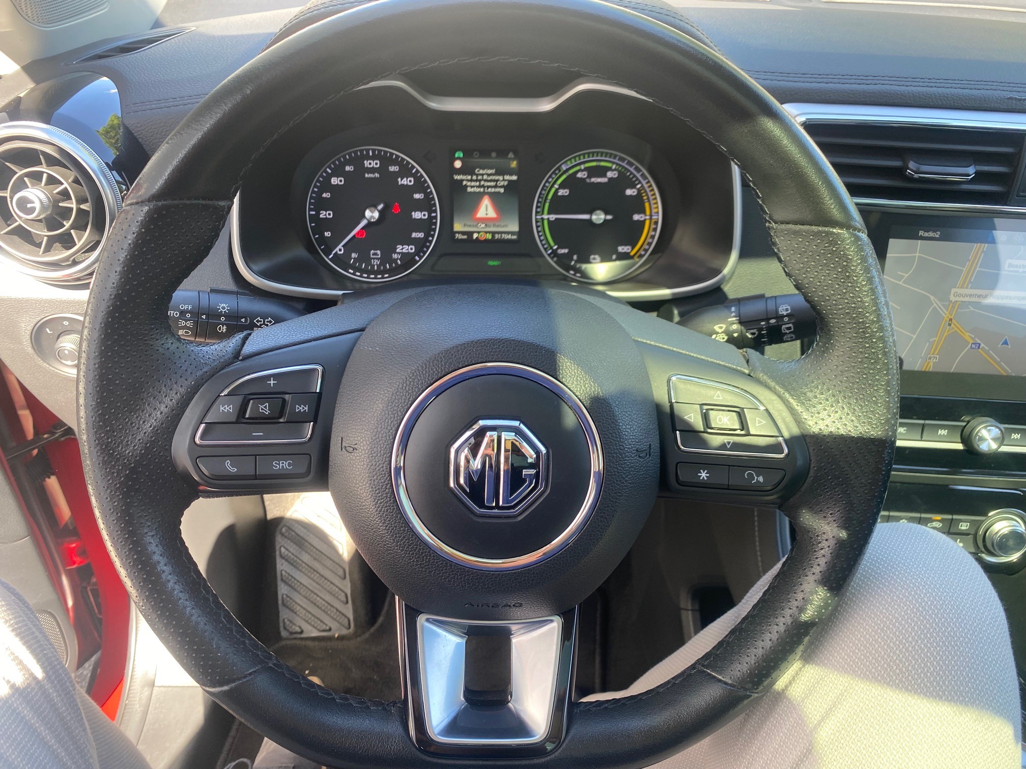MG ZS EV LUX Rood 15