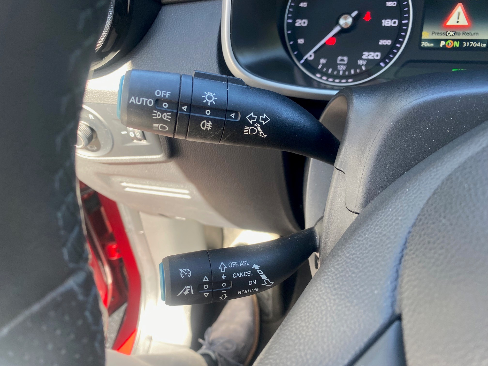 MG ZS EV LUX Rood 16