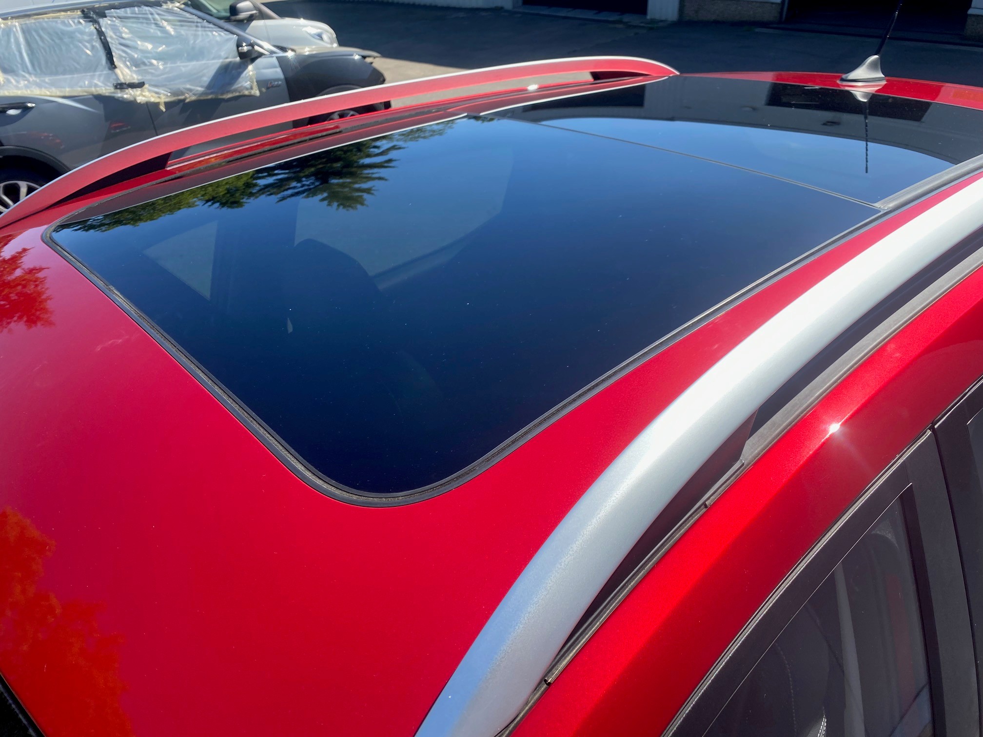 MG ZS EV LUX Rood 6